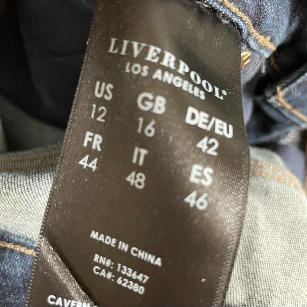 Liverpool Sadie High Waist Straight Leg Crop Jean - Picture 6 of 8